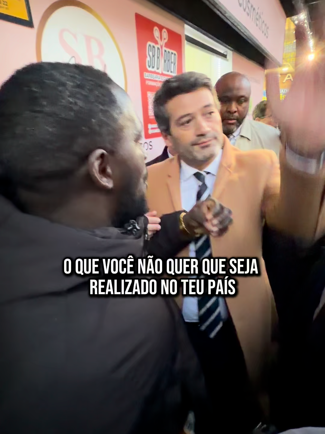 Só é bem-vindo em Portugal quem vem para aceitar os nossos valores. Virem para cá ofender a nossa cultura? Nem pensar sequer!