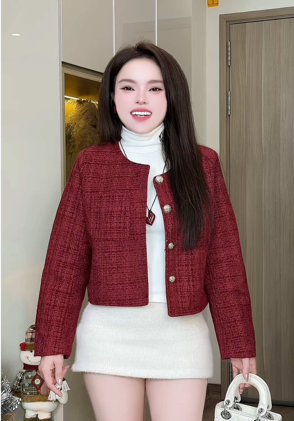 Mặc là mê. Áo khoác dạ vừa xinh vừa ấmm diện thu đông xinh xỉuuu luônn  #gucuahue #aokhoac #aokhoacnu #aokhoacda #aodatweet