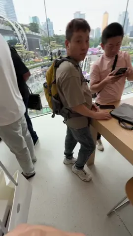 Magnetic bracket, card bag size, portable charger.#iphone17promax #iwatch #airpods #creative 