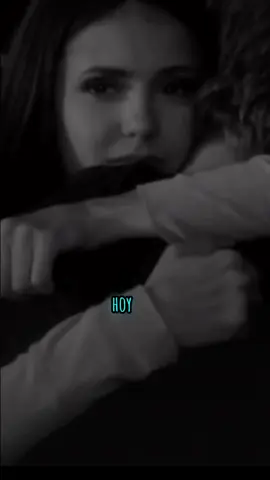 ❤️‍🩹Hay amores que no se olvidan… solo aprenden a vivir dentro del pecho.   Entre luces suaves y miradas que dicen todo sin palabras, esta canción nos recuerda que amar también es quedarse, incluso en la distancia.   🌙💞   #maritrini #teamareporsiempre #cancionesparadedicar #amoreterno  #paratiiiiii 