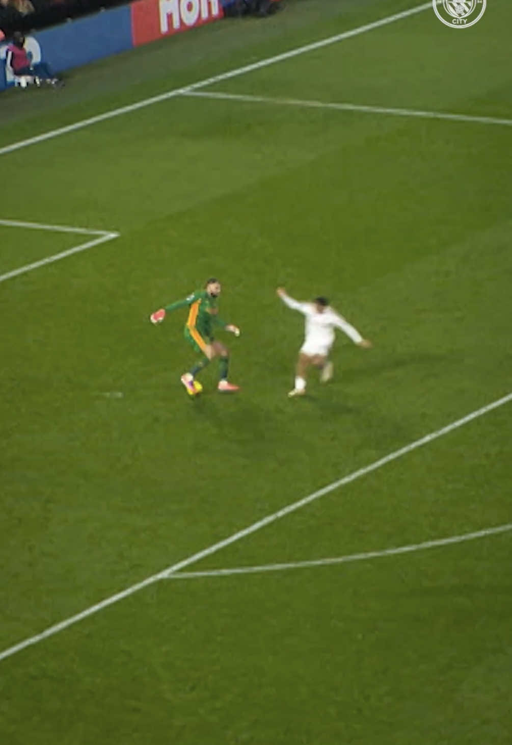 Calm under pressure 🥶🧤 #Donnarumma #ManCity #PremierLeague #Football 