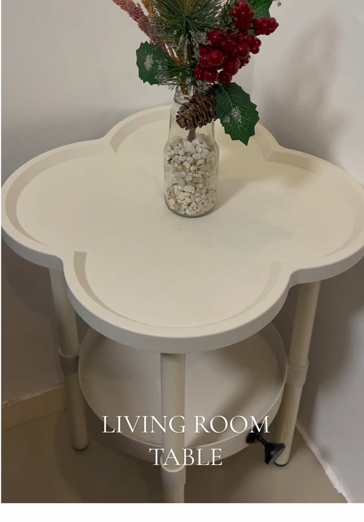 it’s giving a aesthetic living room✨#minitable #minimalisttable #aesthetictable #livingroomtable #table 