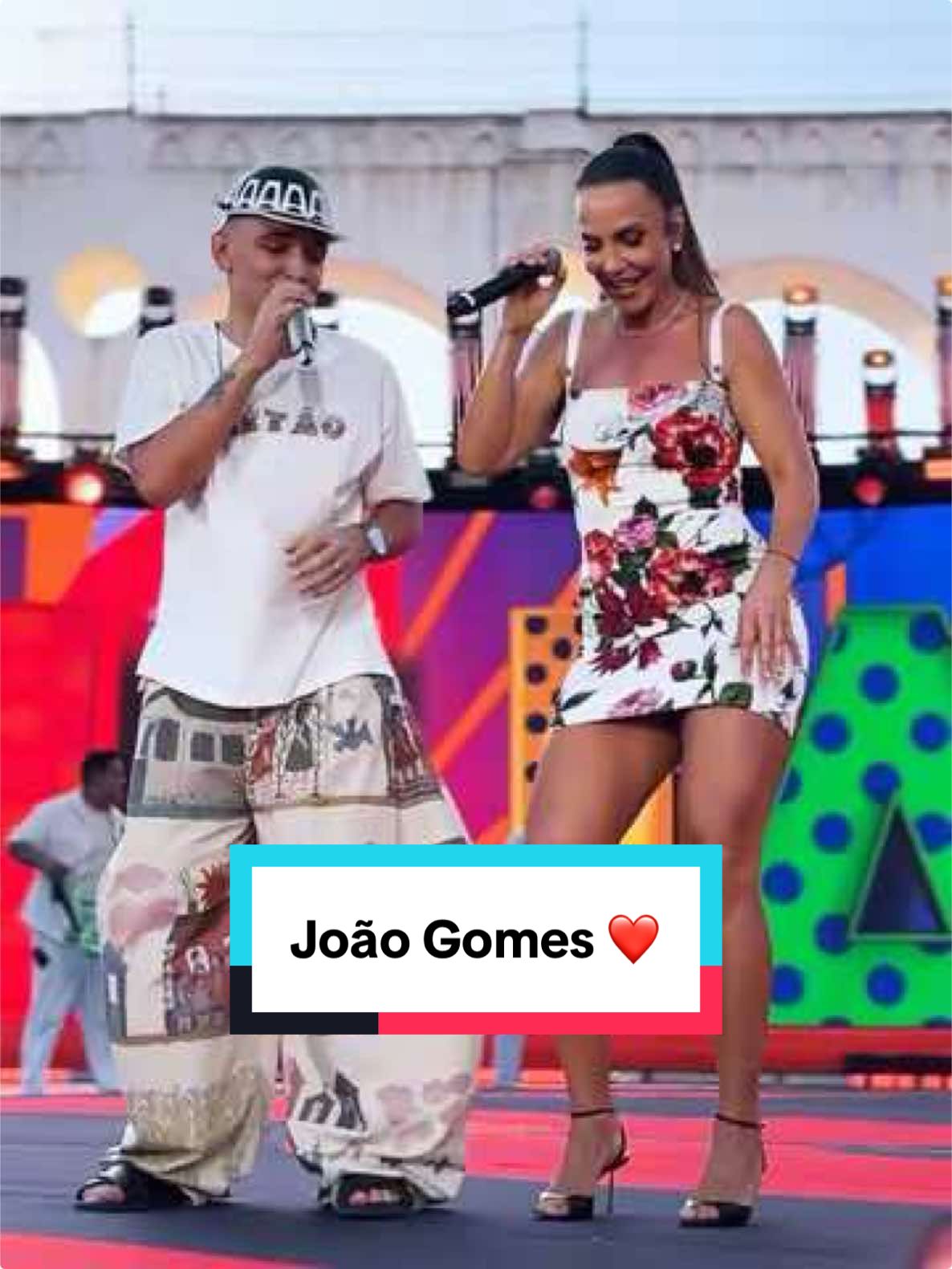 Sextou com um pouquinho dos bastidores desse encontro com meu querido e conterrâneo João Gomes ❤️ “Juazeiro Petrolina” e “Saudade Chama por Você” já estão disponíveis em todas as plataformas. Dá o play 🫶