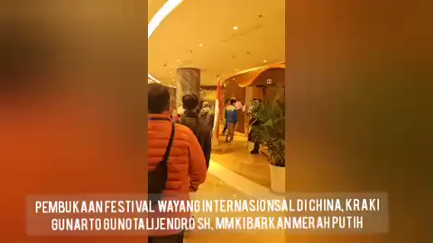 Pembukaan  Festival  Wayang Internasionsal  di China, KRA Ki Gunarto Gunotalijendro SH, MM Kibarkan Merah Putih
