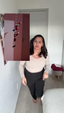 Ça commence à devenir dangereux cette histoire ! #lutinfarceur #lutinsdenoël #noel2025 #elfontheshelf 