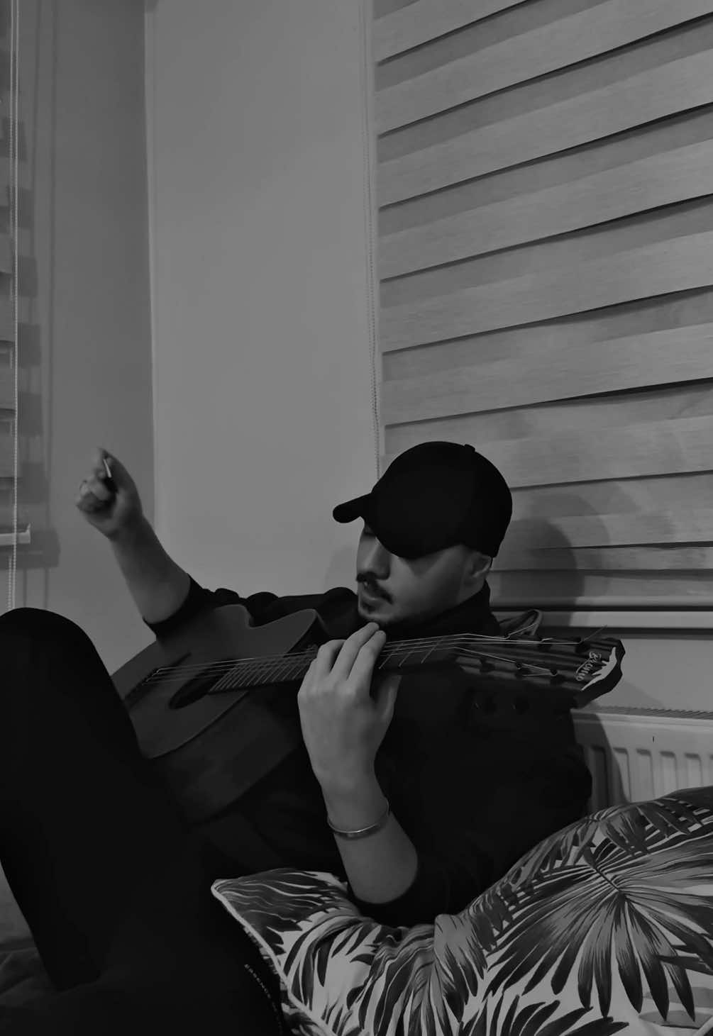 Öyle bakmayın kırılır #ahmetzahituna #kafasıkendindenbileguzel  