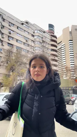 Puține sunt zilele când nu ai ceva de cărat la @uauim.bucuresti.oficial. Se vede fericirea de pe fața mea când mă gândesc că trebuie să merg cu autobuzul😂😂 #war #architecture #core #fyp 