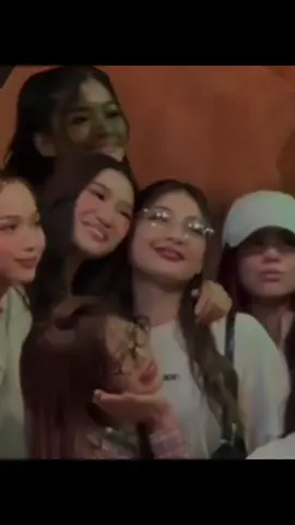 kinorek niya, kinorek niyaaa 😭 “nila-like” (sadya) kaseee, hindi kasi nala-like lang (accidentally)  😌🥹💙💚  sana masarap tulog at maganda gising nyo, sweeties 🥰🥰 #jholet #binijhoanna #binicolet #bini #biniph 