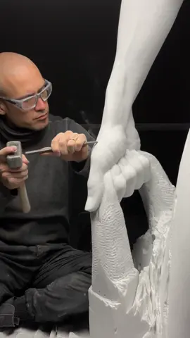 Pochi millimetri possono fare una grande differenza ⚒️ #jago #sculpture #marble 