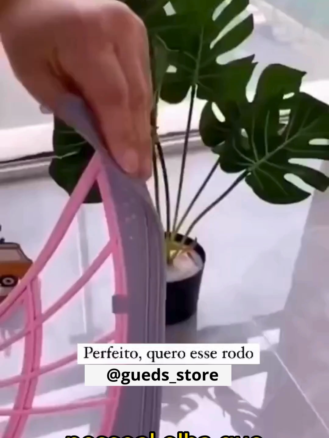 Limpou, secou e brilhou! 🧼✨ O Mop multiuso com vassoura e rodo mágico facilita a faxina e deixa tudo impecável sem esforço! 🧹💧 #MopMultiuso #RodoMágico #FaxinaPrática #LimpezaFácil #CasaOrganizada #TikTokBrasil #DicaDeLimpeza #VassouraModerna #LimpezaRápida #ProdutosÚteis