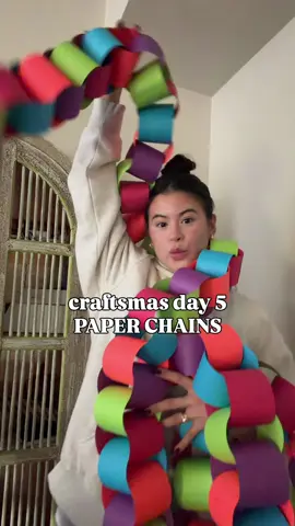 Craftsmas day 5 - PAPER CHAINS🤩 They’re everywhere rn JUST MAKE THEM! They’re so cutie & fun to do :,) it’s a crafty girl Christmas!!  #christmasdecor #DIY #diydecor #papercraft #craftsmas   