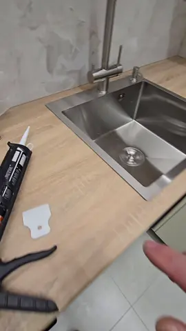 #заделкашвов #установкамойки #раковинавкухню #монтажкухни #мебельсвоимируками 