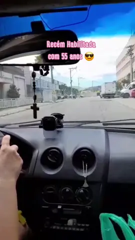 Vitória do dia: estacionar no shopping! Fui num horario tranquilo e foi fácil estacionar!!  muito orgulho! somos capazes meninas! 😍#habilitadaaos55 #recémhabilitada #mulheresnovolante #celtinha #perdendomedodedirigir 