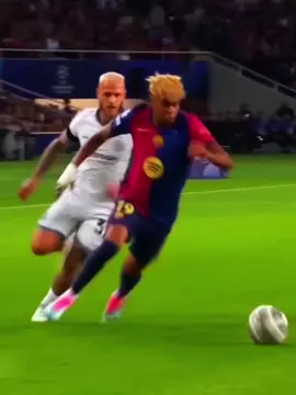 Yamal did something surreal in that launch ☠️🔥 #yamal #barcelona #spain #intermilan #football 