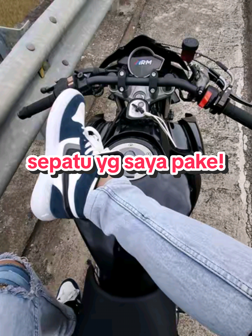 Emang gaboleh ya?🗿 #sepatusneakers #sepatupria #outfitmotoran 