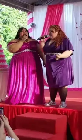 2 giọng hát làm rung động cả sân khấu luôn 😂