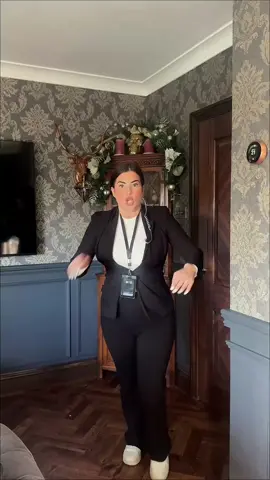 Michael Bublé is here ready for Christmas! 😍 Stay tuned Sunday 10am to enter! 📸 - @vidzwithlydz #michaelbuble #savers #giveaway #christmas