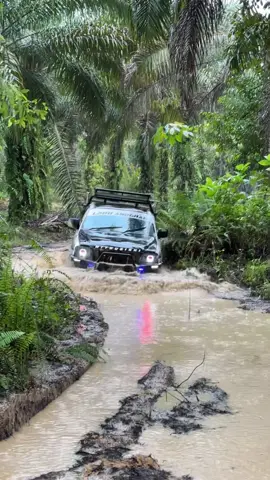 balik ah hujan 🌧️  #mitsubishi  #stradal200 #sawitkalimantan #xybca #fyp 