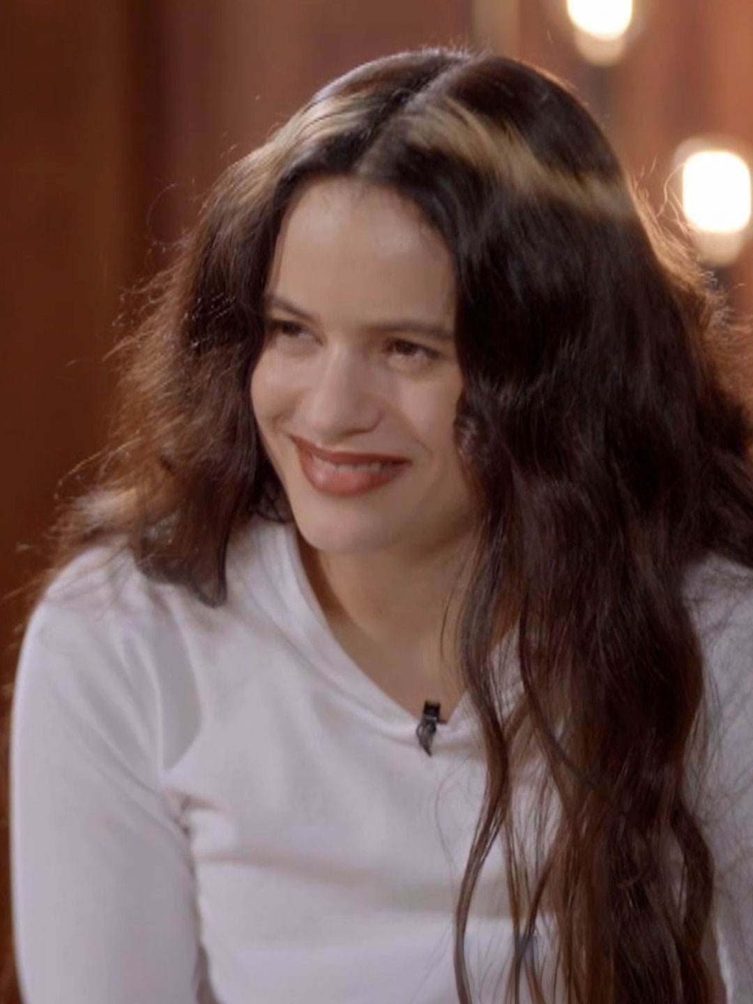 Entre o caos e a criação: @rosalia.vt conta que Lux nasceu de tudo acontecendo junto. Como a vida é. Como a arte é. 🌙​ Assista #ConversaComBial no meu canal ou a qualquer hora no @globoplay