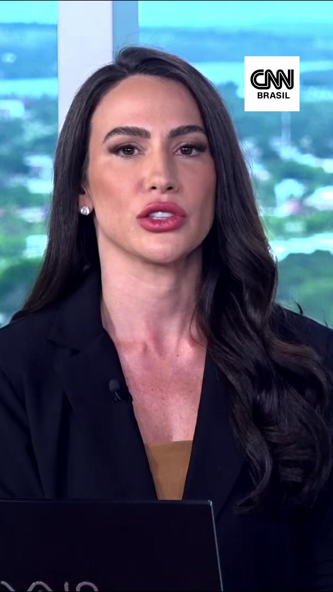 ELEIÇÕES 2026 O ex-presidente Jair Bolsonaro (PL) sinalizou que escolheu o filho mais velho, o senador Flávio Bolsonaro (PL-RJ), para ser candidato ao Palácio do Planalto nas eleições de 2026. A escolha de Bolsonaro, porém, enfrenta resistências na direita e até na família do ex-presidente. Quem explica melhor é a Jussara Soares, analista de política da CNN. #CNPolítica #CNNBrasil #Bolsonaro #FlávioBolsonaro #Eleições2026 #PL