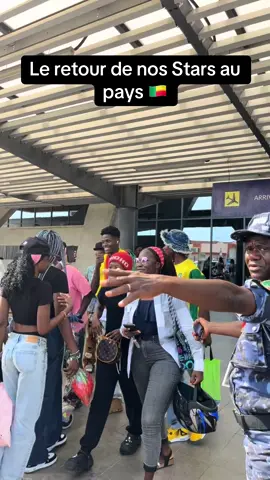 Merci à vous tous ce qui ont permis à ça ´´ les donateurs et surtout @Aimé Kdj 🇧🇯🇪🇹🇮🇱  Et Bonne arrivée mes grand @🇧🇯H~KONG🇧🇯  & @MARLEY❤️🇧🇯 