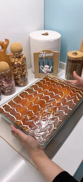 كيكة الحليب التركية ..الترليچيا بنات اجنن اجنن  ومكوناته متوفره بكل بيت  وكد ماهيه طيبه الكل راح يسئلكم عن طريقتها  ….بكل المقادير استخدمت الكوب المعياري (قياس الكوب ٢٥٠ مل) ….الكراميل تكدرون تسوو قبل وقت وتخلو بالثلاجه  طريقتي بالكراميل مضبوطه ١٠٠% وابد مايصير بي طعم مر  ع اكبر عين بالطباخ وانصي النار كلش اكرمل كوب من الشكر اخلي يذوب براحته  بعد مايدوب  احرك بي واضيف ملعقه زبده واستمر بالتحريك اضيف علبه قشطه واحرك وصار عدنه اطيب كراميل  مقادير الكيكه (قياس الكوب ٢٥٠ مل)  كوب شكر  كوب حليب سائل  كوب الا ربع زيت  كوبين ونص طحين  ظرفين بكنج باودر  ظرف فانيلا  اربع بيضات  بطاسه خفقت البيض والشكر والفانيلا بالخفاقه لحد مايصير القوام كريمي ابيض اضيف الزيت والحليب وارجع اخفق بالخفاقه  بعدها ضفت الطحين المنخول والبكنج باودر  طريقه الشوي   صبيت خليط الكيك ب صينيه مسحتها بالزيت وخليت بيها ورق زبده  الشوي  فرن مسخن مسبقآ حراره ١٨٠ من الاسفل فقط  الوقت ٤٥ دقيقه  بعد ماطلعتها من الفرن خليتها تبرد وسويت بيها ثقوب  تكدرون تقلبون الكيكه ع الوجه الثاني وسوون بيها ثقوب  اني ماقلبتها  سقيتها بكميه زينه من الحليب البارد (اكثر من لتر حليب  ممكن تحتاجون اكثر) بعدها سويت طبقه الكريمه  خفقت  ظرفين من كريمه شانتي مع حليب بارد  كل ظرف من كريمه شانتي يحتاج ٢٠٠ مل حليب بارد  اخذت جزء من كريمه الشانتي خليته بكيس الحلواني للتزيين  والباقي من الكريمه خليته ع الكيكه  ورتبته  بعدها دخلته للثلاجه حتى تتماسك الكريمه  ضفت عليها الكراميل  رجعت زينت الكيكه بالباقي من كريمة  الشانتي سويتها خطوط وبالعود سويته الحركه بالاتجاهين والف عافيه 