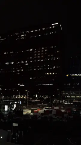 Mọi sự chịu dựng đều có giới hạn, và không phải ai cũng vì sự hiểu chuyện của bạn mà tôn trọng bạn. Khi người ta không xứng đáng với những sự hy sinh của bạn, đừng để muộn phiền làm lòng bạn nặng trĩu quá lâu nữa. Cuộc sống còn rất dài và còn nhiều thứ đáng để bận tâm hơn rất nhiều. Khi tất cả niềm tin, sự trông mong bị chà đạp không thương xót, đến cuối cùng, chúng ta sẽ thực sự học được cách buông tay… #tamtrang #tamtrangcuatoi #sad #nhatkychualanh #sadstory 