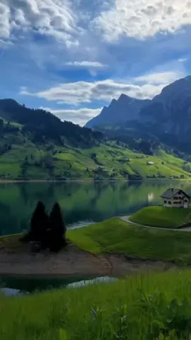 إِذۡ تَلَقَّوۡنَهُۥ بِأَلۡسِنَتِكُمۡ وَتَقُولُونَ بِأَفۡوَاهِكُم مَّا لَيۡسَ لَكُم بِهِۦ عِلۡمٞ وَتَحۡسَبُونَهُۥ هَيِّنٗا وَهُوَ عِندَ ٱللَّهِ عَظِيمٞ [ ١٥ ] سورة النور