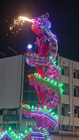 มังกรทองตัวไฟ ขึ้นเสาห้าแยกน้ำพุ #fyp #คณะมังกรทองอุดรธานี #คณะมังกรอุดรธานี🐲🐉 #ไม่มีคนดูก็จะลง 