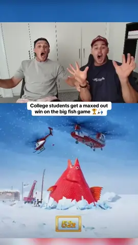 College students get a maxed out win on the big fish game #kickstreaming 