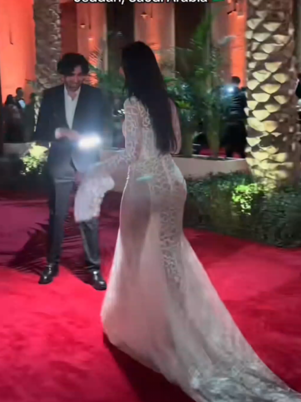 إطلالات نور الغندور في مهرجان البحر الأحمر #roumatv #قصص_من_الواقع🖤 #السعوزية🇸🇦 #فرنسا🇨🇵_بلجيكا🇧🇪_المانيا🇩🇪_اسبانيا🇪🇸 #امركيا🇺🇲 