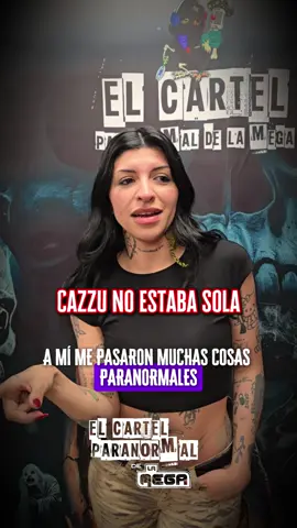 @cazzu tranquila en su hotel… y de la nada las cortinas se abren solas 😳💀 Lo más raro: ¡Una amiga con poderes 