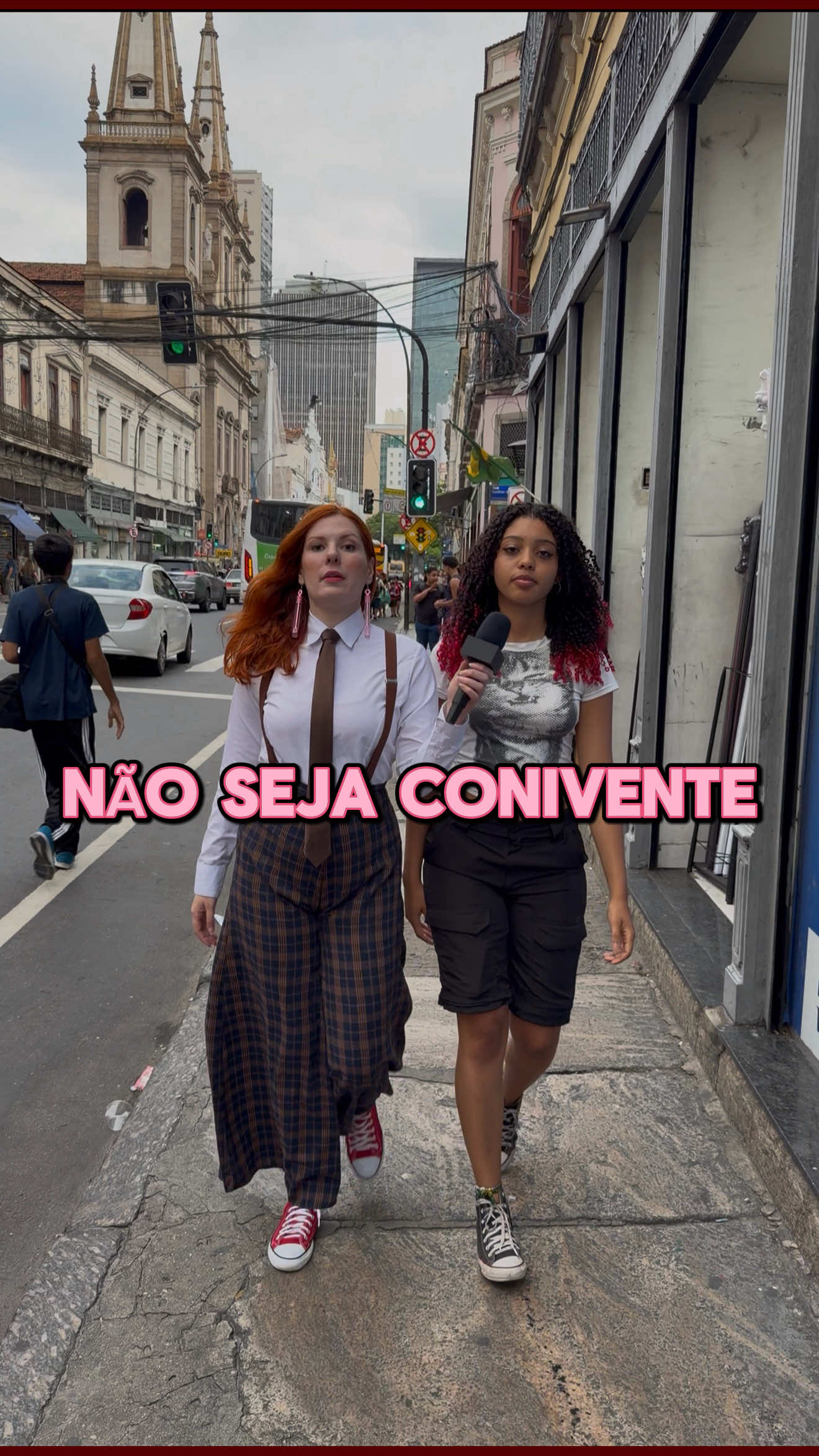 Enquanto tolerarmos discurso de superioridade masculina, enquanto tolerarmos discurso de culpabilização das vítimas, os números de viol*ncia contra a mulher continuarão altos. Não existe um mundo seguro para mulheres enquanto houver discurso red pill. Isso alimenta um ciclo de viol*ncia e a crença de que a mulher é posse, propriedade e ele pode encerrar sua vida se quiser. 