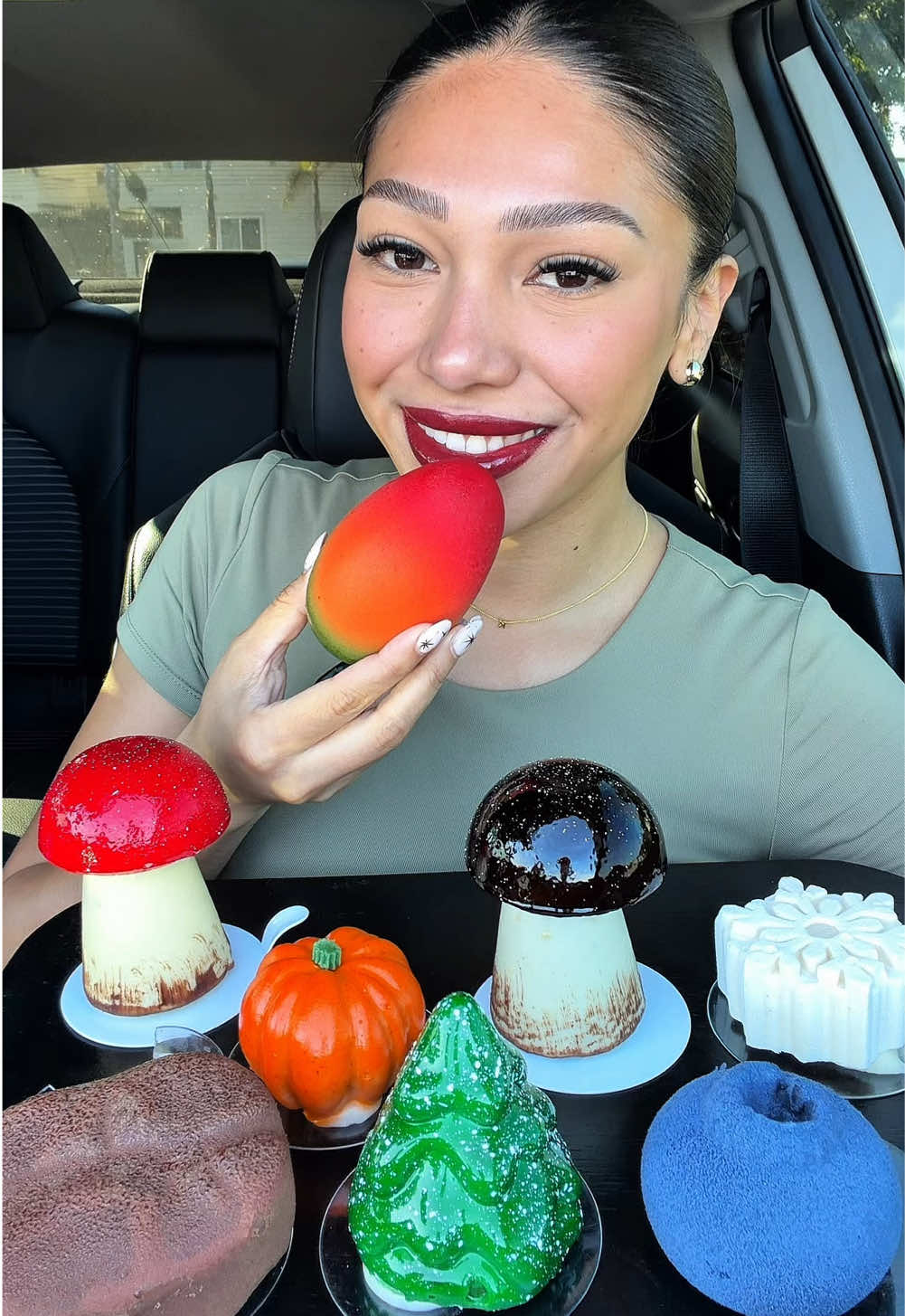 DESSERTS BY CLÉMENT!!🎄☃️🍄I LOVE THE TREE ITS MY NEW FAV!!🎄❤️ SO DELICIOUS!!#beautifuldesserts#fruitdessert#crunchyasmr#crunchysounds#dessertsmukbang#mukbang#mukbangeatingshow#asmr#asmreating#foodvideos#eatingshow#eatingsounds#eatingvideo#bigbites  