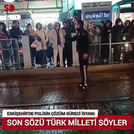 Eskişehir’de Polis Memurundan ‘Çözüm Süreci’ İsyanı: “Uyku Uyuyamıyorum, Türk Milleti Son Sözü Söyler”❗️👇😳 Eskişehir’de görev yapan bir trafik polisi, 2. Çözüm Süreci’ne tepki göstererek sokak ortasında sert çıkışlarda bulundu. “Ben MHP kurultaylarında büyüdüm, lanet olsun. Bu süreç başladığından beri uyku uyuyamıyorum. Burada her zaman son sözü Türk milleti söyler” diyen polis memuru, Öcalan’a yönelik “sayın deme” tartışmalarına da sert sözlerle karşı çıktı. Tepkisi kısa sürede sosyal medyada gündem olurken, polis memurunun görevden uzaklaştırıldığı öğrenildi. #Eskişehir #ÇözümSüreci #Polisİsyanı #SiyasiGündem #MHP 