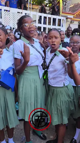 Elèv lekòl yo ap pran plezi yo Nan Rendez-Vous Hotel nan okazyon fèt pòdepè a. #Tony #SLDN #viralvideo  @Le prince the master show💜 