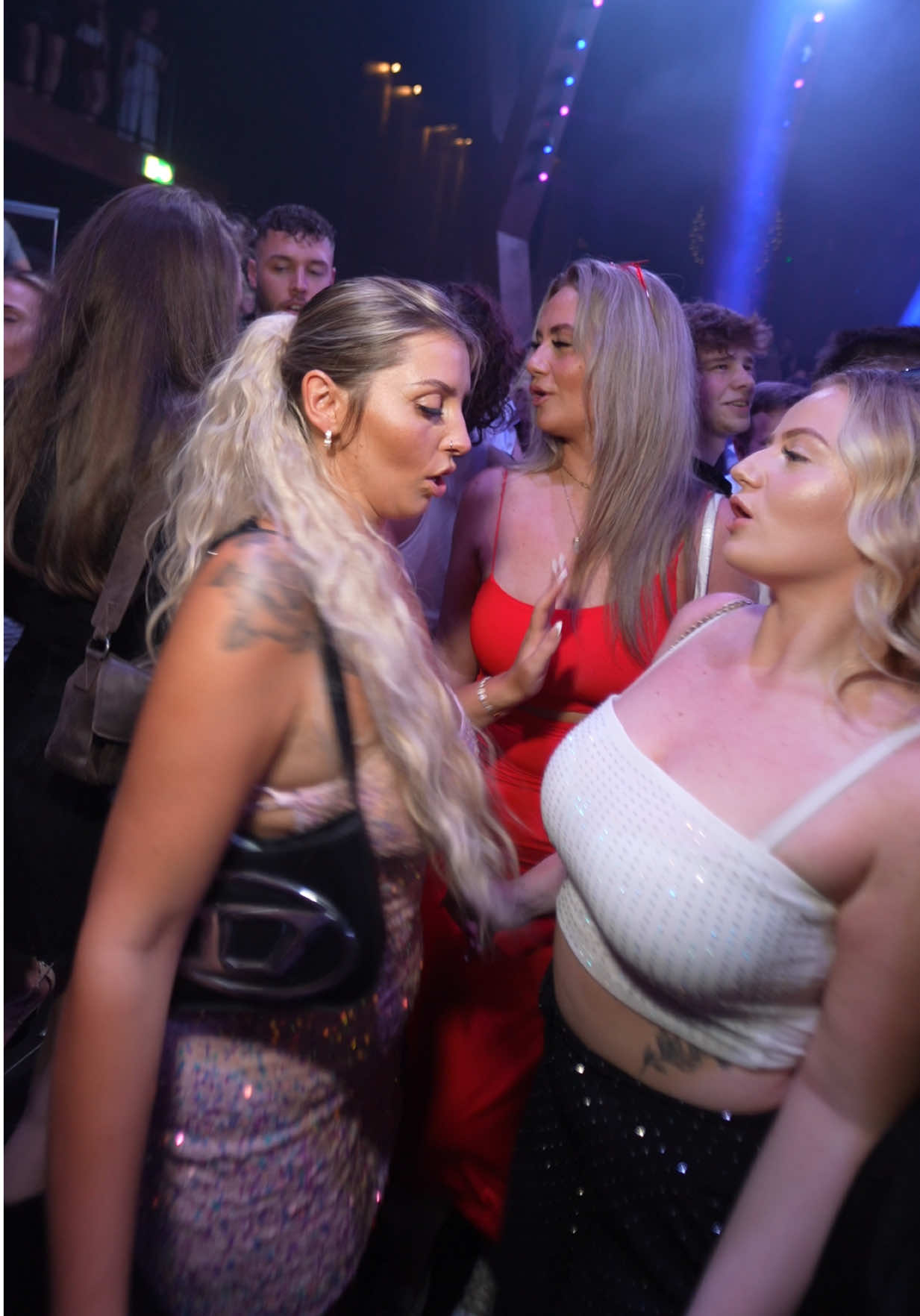 DIE BESTEN NÄCHTE NUR BEI UNS ❤️‍🔥🤭🇷🇺 EINE PARTYNACHT, SO WIE DU SIE SCHON LANGE NICHT MEHR ERLEBT HAST! 100% ENERGY 100% RUSSIAN MUSIC 🪩  #russiangirl🇷🇺 #russaki_w_germanii #russiansounds #russen #russianwoman 