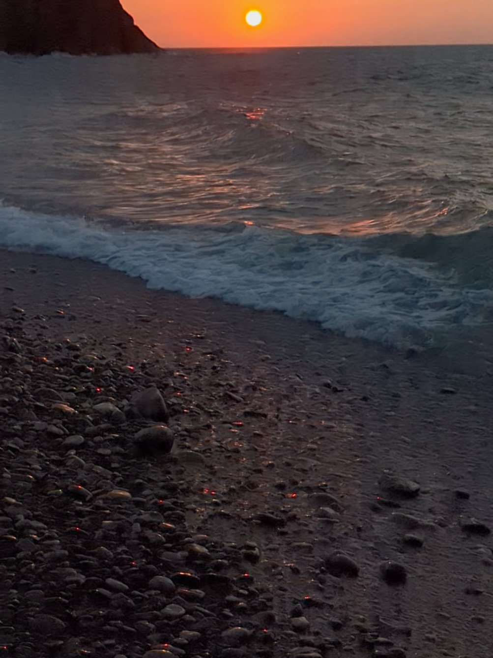 Sunset... #beachvibes #atardecer #sunsetvibes #prayerinc #sunsetlover 