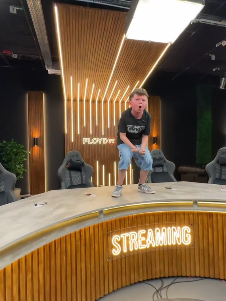 🔥 Se viene TIEMPO EXTRA @Rami Conti  El pibe que está siendo reconocido en todo el país por su manera única de hacer periodismo deportivo ahora juega de local en FLOYD TV. ⚡ Opiniones filosas. ⚡ Mirada fresca. ⚡ Periodismo deportivo con actitud. #TiempoExtra #RamiroConti #FloydTV #PeriodismoDeportivo #KickLive       #