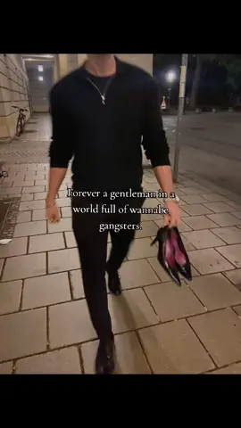 It's better to be a gentleman than to pretend to be someone unknown #Relationship #Love #Couple #Hugs #viral 