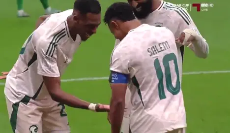 ‏ما اروع الإحتفالية💚#سالم_الدوسري #كنو #المنتخب_السعودي #explore 