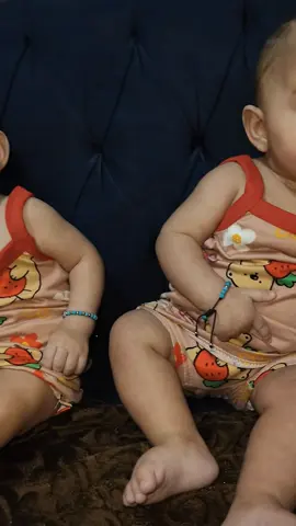 عرض ازياء 😋#ليله_ليندا_مسك_مرام #التؤام_الرباعي #4cats #شعب_الصيني_ماله_حل😂😂 