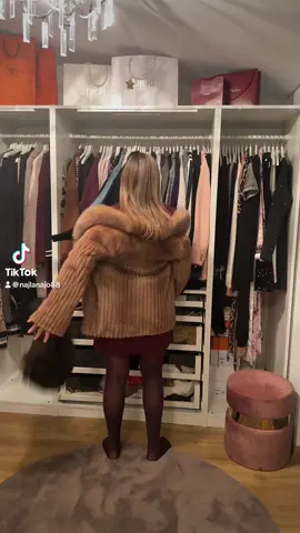 Every time the same struggle 😏🫣 #womenproblems #nothingtowear #girls 