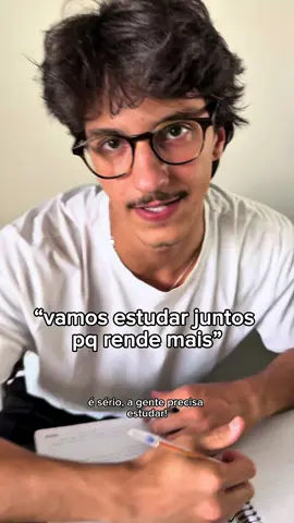 vcs ai estudando com os amigos