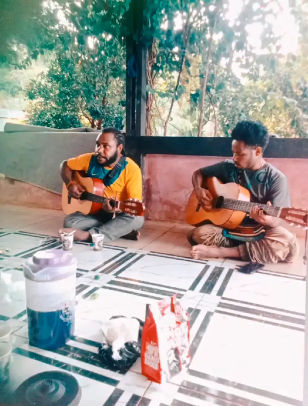 Yumbunik ullogwe.. ⚡🎶🎸🌴