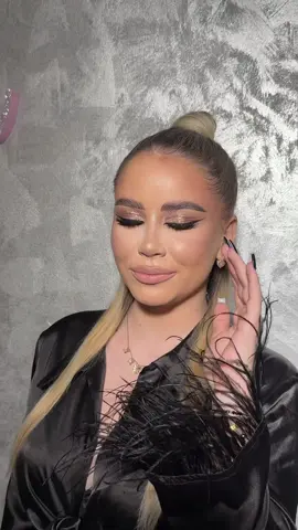 🚨Curs de Make Up acreditat in Ploiesti : ‼️Decembrie:8;15 Cursul se desfășura pe o perioada de 7 zile Ce veți deprinde in urma acestui curs :  📌tendințele actuale de makeup  📌tehnica corecta pt pregătirea tenului  📌conturarea corecta a fetei  📌 prelucrarea corecta a decolteului 📌 machiajul corect in funcție de forma ochilor și a fetei  📌 tehnica realizare bride makeup 📌  makeup pigmenți și glitter  📌 idei de prezentare și promovare a machiajului in social media 📌 stilizarea sprâncenelor  📌 realizarea machiajului corect pt fotografie  📌aplicarea corecta a genelor  📌 5 tehnici de make-up  📌Produsele și pensulele sunt asigurate de către studio pe toată perioada cursului  🚨Se acorda diploma acreditata de ministerul muncii ! 🚨Detalii și înscrieri :0726505442 💓💓