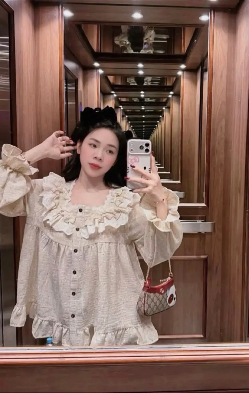 Đừng so sánh em với bất kỳ ai khác. Hoa cũng đẹp, bầu trời cũng đẹp, nhưng hai thứ đó chẳng có gì giống nhau.😪