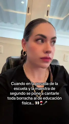 La posada escolar nunca falla… siempre hay alguien dando show inesperado 😂🎄🍷 #HumorDocente #PosadaEscolar #MaestrasDeTikTok #VidaDeEscuela #ParaTiPage