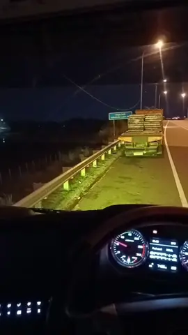 pocong gabut temen yak esuk2 ganggu wong arep turu