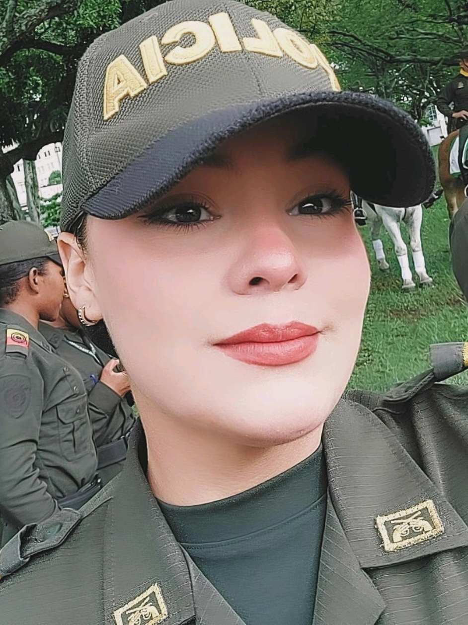 JAJAJAJAJAJAJA SOLO CREAN EN VALENTINA 🤭 #ponal💚 #tiktokviral #eldia #parati #policianacional 